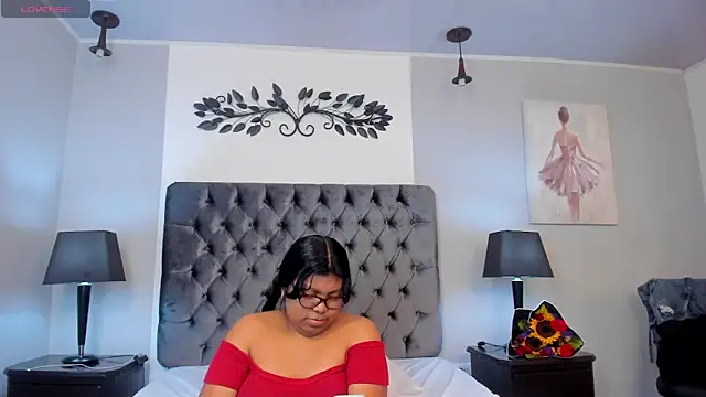 kiri_black_ (F young) - show figering in my pussy