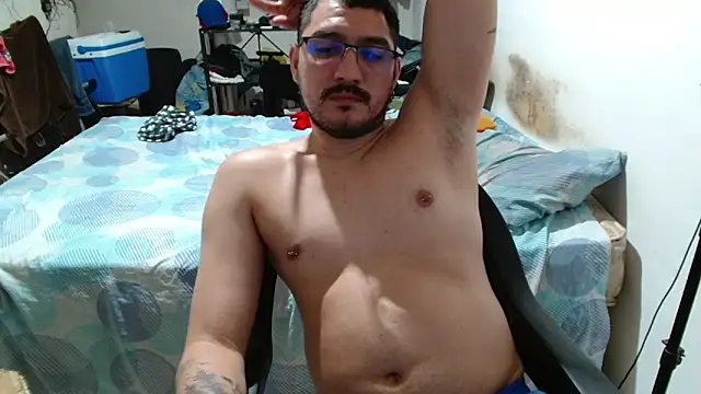 Leonino231 live sex cam