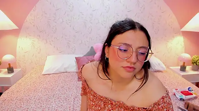 Angelie_Rosebrm webcam