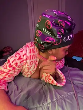 TheRealOshunQueen webcam