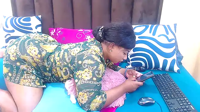 AfricanQueenxx40 webcam