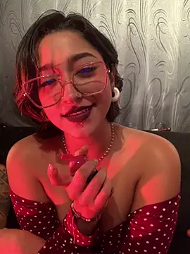 LilithMonette webcam