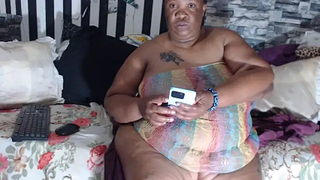 BigHotMatureXx webcam