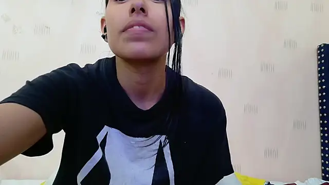 yourcuteneighbourr webcam