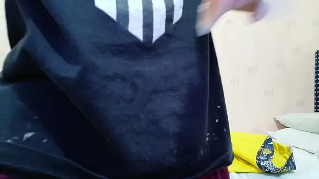 yourcuteneighbourr webcam