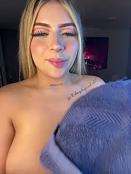 MiaWhitePink_'s live cam