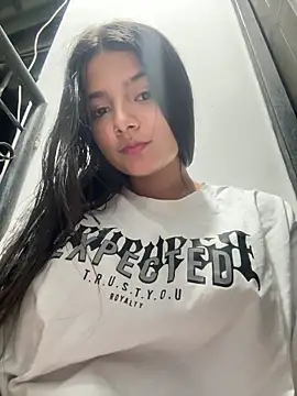 EmmiiGlow's live cam