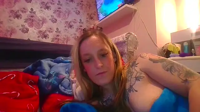 LucyRoseMae webcam