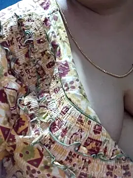 tamilthanushri (F milf) - Boobs flash