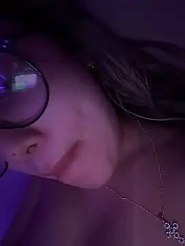 saliha_pinky_ (F young) - naked all night + 4 beers