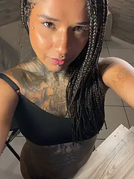 xbigpeach - Xbigpeach's free webcam - UK Sex Cams