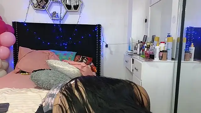 charlotte_077 - Charlotte_077's free webcam - UK Sex Cams