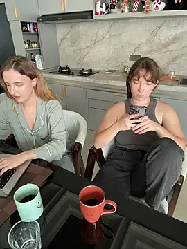 Nura_n_Sarah webcam