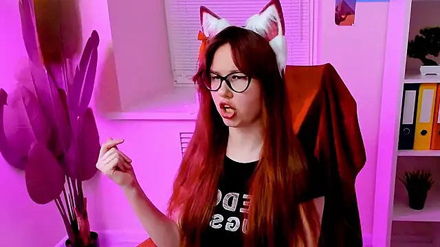 carolgiggly - CarolGiggly's free webcam