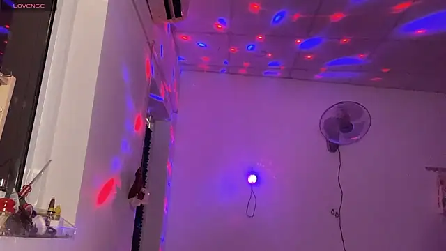 tieu-may - Tieu-May's free webcam