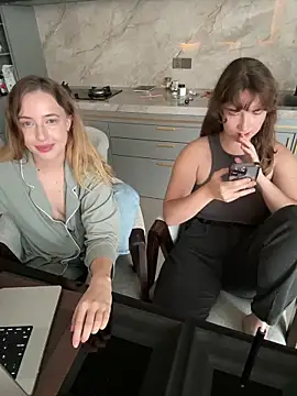 Nura_n_Sarah webcam