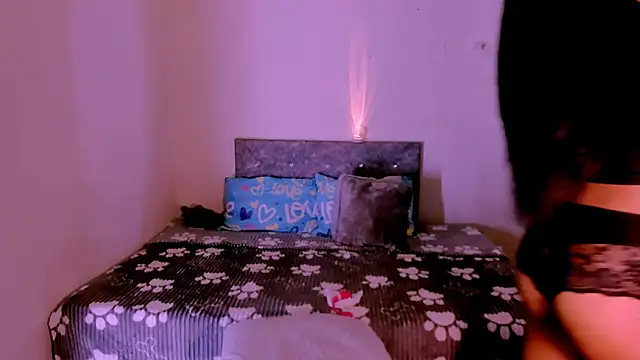 carolinemiller7 webcam