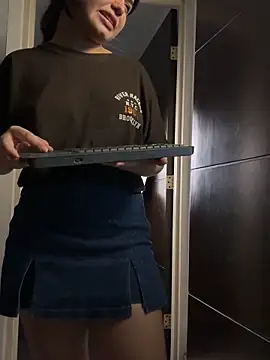 EmilyAndAndrew webcam