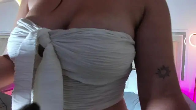 AliciaWhite_nt webcam