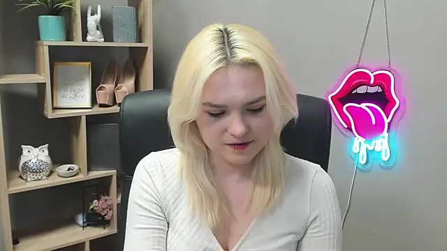 sweetlilyxo - SweetLilyxo's free webcam - UK Sex Cams