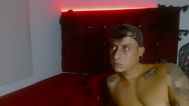 SkinnyDevil12 webcam