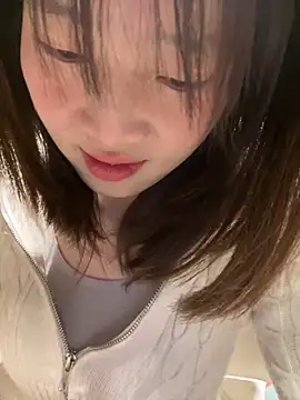 美女littleqiu在线直播