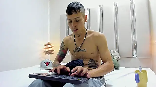 Ethan_Wolfe webcam