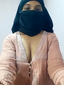 Webcam Model (Chathuni)  is live.Free join now!