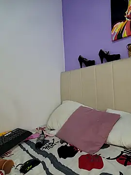 Scarlet_curly8a webcam