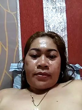 sweetchubbymommy_02 - SweetChubbyMommy_02's free webcam