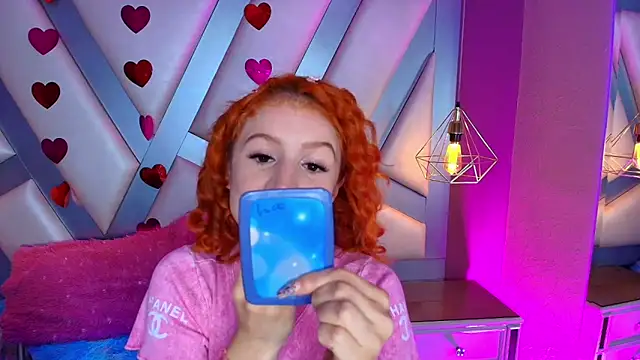 adelainebest - AdelaineBest's free webcam