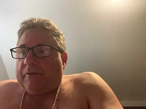 iwantutocum1x (M mature) - Trying to get a drone now