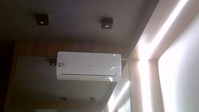 SkinnyKitten live sex cam