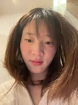 美女littleqiu在线直播