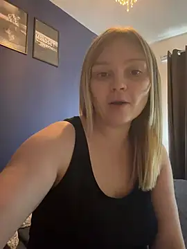 Webcam Model (Sky25x)  is live.Free join now!