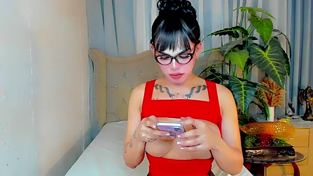 MochaliciousTransOnTop webcam