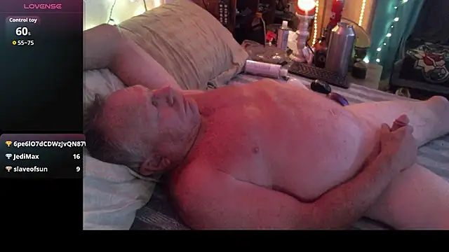 Pussyeat2please webcam