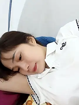 Webcam Model (-Dumi-)  is live.Free join now!