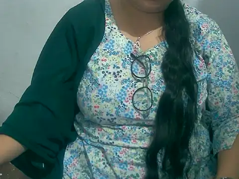 Cute_Aliyaa webcam