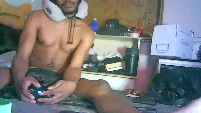 ON3YOULLN3VER_FIR3 webcam