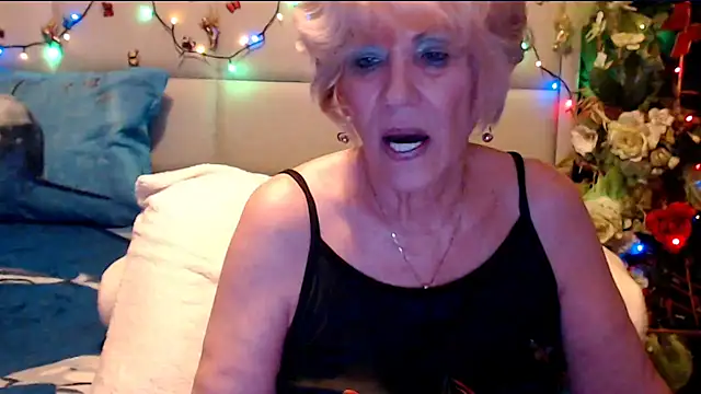 HappyWomanOn webcam