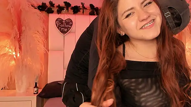 Daphne_And_Roger webcam