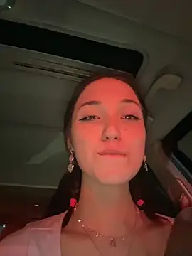 dollytall (F young) - Play with my Clit when driving 💦