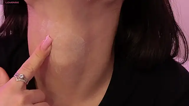 SlowSweetWhispe webcam