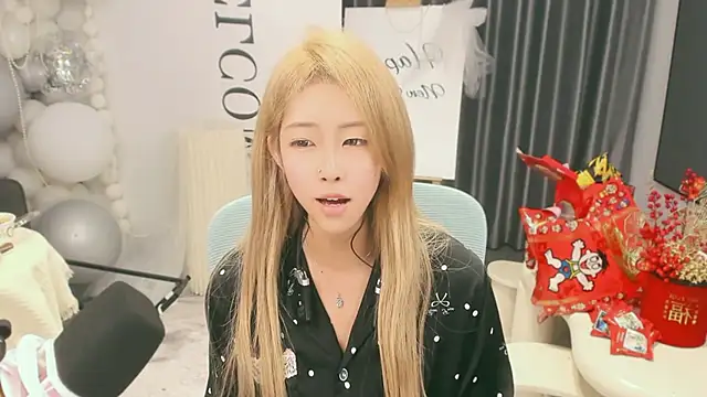 美女hotgirl0111在线直播