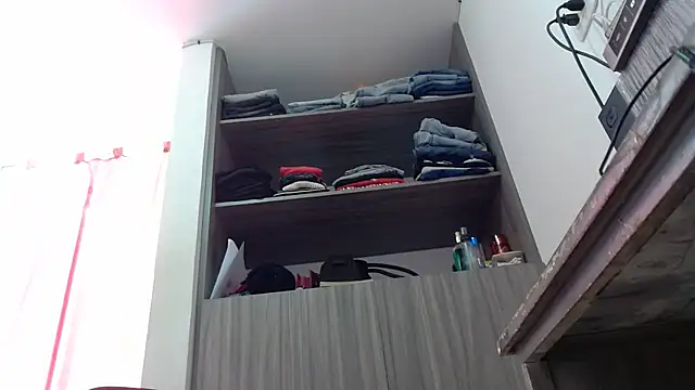 nicolle_milf1978 webcam