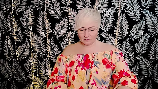 Olivia_playful webcam