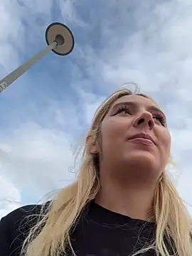 hotamanda01 live cam