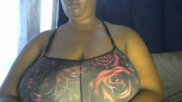 NippleMilkXx webcam