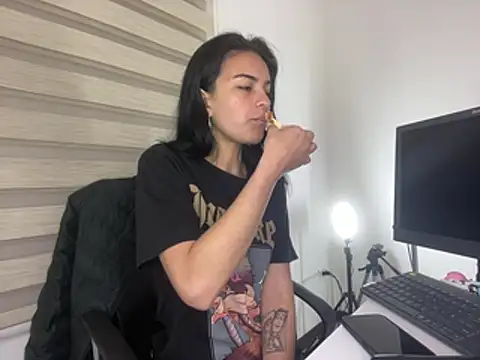 bliinkii_and_luka_ webcam